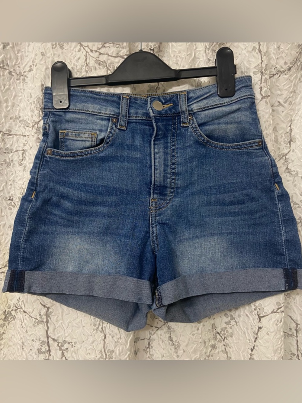 H&M Blue Rolled-Hem Denim Shorts Size 2